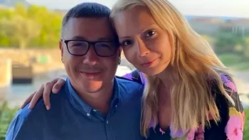 Cum arată acum fetița adoptată de Victor Ponta și Daciana Sârbu. Imagini rare cu familia, după divorț