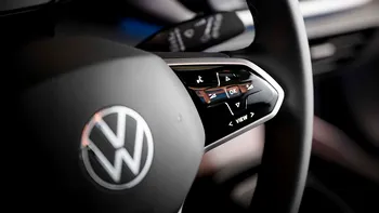 Volkswagen revine la butoane fizice: sfârșitul epocii ecranelor care ne enervează