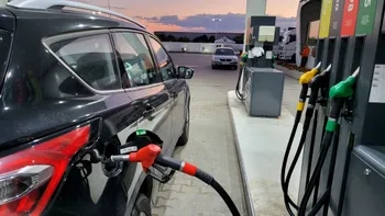 Cât costă benzina și motorina în România de la 1 august. Cât plătești pe un plin de carburant în 2025 la o Dacia