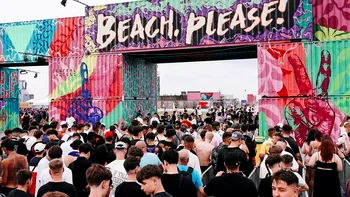 Încurajat de rapperul american Destroy Lonely să sară de pe scena Beach, Please. Un adolescent a ajuns în stare gravă la spital. Mesajul transmis de Selly