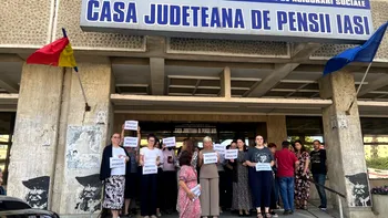 Angajații caselor de pensii au ieșit la protest, după măsurile guvernului Bolojan de a plafona sporurile de „antenă”