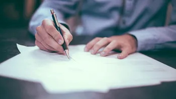 Cât costă să-ți schimbi numele de familie în România. Unde trebuie să mergi, ce acte trebuie să completezi