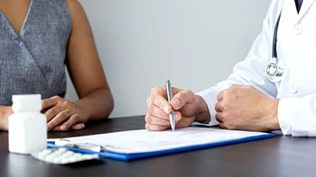 Câţi bani pierzi dacă stai o săptămână în concediu medical la un salariu de 5.000 de lei? Calcul exact