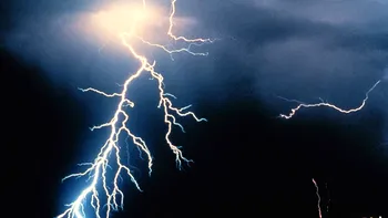 Vreme extremă în București. După caniculă urmează furtuni electrice. Când vine valul de instabilitate