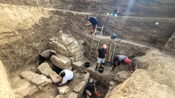 Comoară unică găsită la Mangalia: artefacte și bijuterii din aur vechi de 2.300 de ani ajung în Tezaur