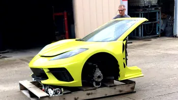Corvette C8, sacrificată cu fierăstrăul: de ce GM taie supercaruri perfecte în două