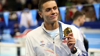 David Popovici, aur la 200 m liber la Mondialele din Singapore. Performanță uriașă pentru România