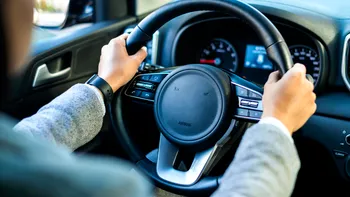 Frauda kilometrajului în România. Maşinile second-hand au kilometrii dați înapoi cu peste 70.000 km