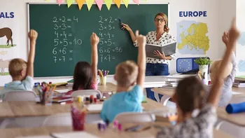 Din toamna lui 2025, profesorii de la ciclul primar vor fi obligați să țină 2 ore de pregătire remedială pe săptămână