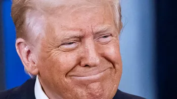 Parfumul lui Trump promite „victorie”, dar miroase a eșec și costă de-ți ia nasul din loc. Cum îl percepe presa de peste ocean