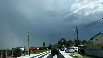 Furtuni violente în România. Grindina a devastat gospodăriile, iar temperaturile au scăzut drastic în doar câteva minute