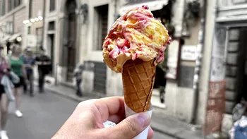 E vară, e cald și vrei doar înghețată – dar de ce spun specialiștii că nu ar trebui să-ți înlocuiască mesele