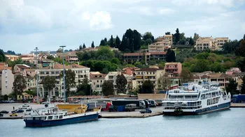 Insula din Grecia care nu mai vrea „turiști săraci”. Este destinația preferată a multor români, cum li se vor schimba vacanțele