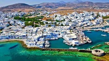 Insula din Grecia desemnată cea mai frumoasă din lume în 2025. Ce o face specială pentru turiști