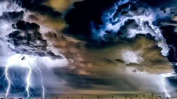 Județele care vor fi lovite în următoarele ore de fenomene meteo severe. ANM anunță că furtunile violente vor înlocui căldura extremă