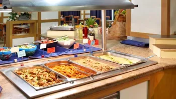Litoralul, sub controlul autorităților. Restaurante murdare, alimente expirate și amenzi uriașe de peste 1,4 milioane de lei