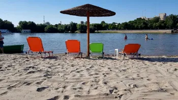 'Marea' de lângă Capitală cucereşte bucureştenii. Într-o oră eşti pe plajă, fără grija traficului. Ai șezlonguri, bar şi umbrele la dispoziţie
