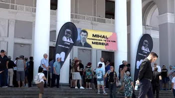 Moment sfâşietor la înmormântarea lui Mihai Leu. Fiul şi soţia fostului campion au cedat în faţa durerii