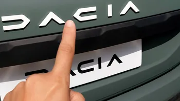 Noua Dacia C-Neo, dezvăluită fără camuflaj în prima imagine. Când va apărea pe străzi