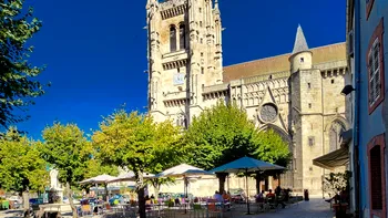 Oraşul superb din Franţa care vinde case la 1 euro. Nu ai cum să nu te îndrăgosteşti de acest loc. Foto