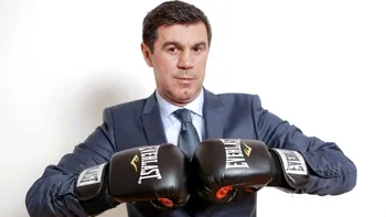 Imagini dureroase de la căpătâiul lui Mihai Leu. Anna, soţia sa, nu s-a mişcat de lângă el. Obiectul ciudat legat de sicriu
