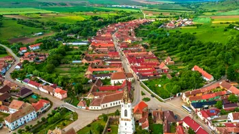 Satul din România cu zero locuitori, dar celebru în țară. Localitatea fantomă stabilește record negativ după record negativ
