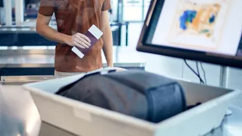 Se schimbă regulile de securitate în aeroporturile europene. Ce nu mai ești obligat să lași la poartă