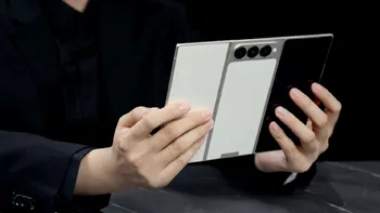 Primul telefon pliabil în formă de G din lume a fost dezvăluit. Smartphone-ul trifold provoacă Samsung
