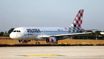 Accident cumplit pe aeroportul din Bergamo: un bărbat a intrat pe pistă și a fost aspirat de motorul unui avion