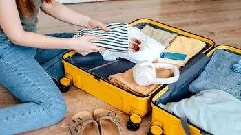 Trucul care îți permite să iei de două ori mai multe haine în bagaj. Secretul care dublează spațiul ca să iei tot ce vrei în vacanță