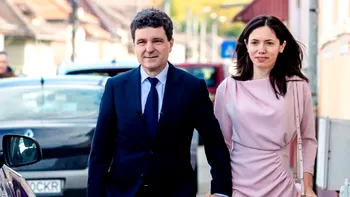 Unde a fost văzută Mirabela Grădinaru în timp ce Nicuşor Dan se află cu fiica în Italia? Partenera preşedintelui se bucură de câteva zile de concediu