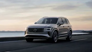 Probleme grave la Volvo XC90 plug-in hybrid: o defecțiune de software poate duce la pierderea completă a frânelor VIDEO