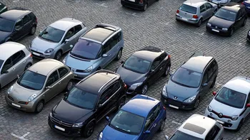 Au vrut să plătească parcarea, dar au rămas fără bani. Șoferi din București și Constanța, victimele unei fraude cu coduri QR false
