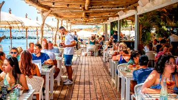Meseriile sezoniere nu mai aduc câștiguri ca altădată. Turiștii strâng cureaua și lasă mai puțin bacșiș
