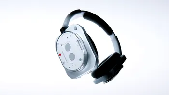 Nothing intră pe piața căștilor over-ear cu modelul Headphone (1), cu un aspect industrial. Cât costă noile jucării premium pentru pasionații de muzică