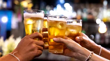 Un pahar „nevinovat” nu mai pare atât de nevinovat: studiul care leagă alcoolul moderat de schimbări în creier