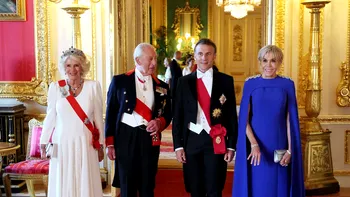 Ce i-a șoptit Macron Regelui Charles despre Prințul William când a sosit la Windsor. Un cititor de pe buze a dezvăluit remarca 