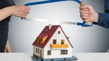 Ce se întâmplă cu casa luată pe credit când intervine divorțul. Cine plătește mai departe ratele