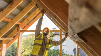 Construcţiile care vor putea fi ridicate fără autorizaţie. Legea ar scăpa românii de umblat pe la primării. Condiţiile puse