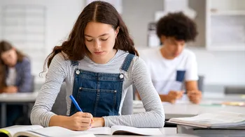 Un profesor îți explică pas cu pas cum să completezi opțiunile pentru liceu. Greșeala uriașă care te poate lăsa pe dinafară