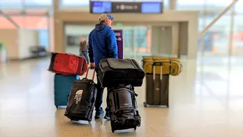 Adio, Grecia: destinația europeană pe care turiștii au luat-o cu asalt vara asta. Temperaturile nu depășesc 25 de grade, iar prețurile sunt mici