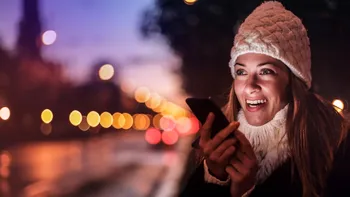 Vorbește, nu mai tasta: cum folosești dictarea vocală pe Android și iPhone
