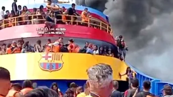 Un feribot cu aproape 600 de persoane la bord a luat foc, în Indonezia. Trei oameni au murit VIDEO