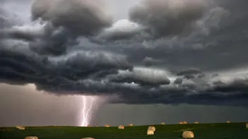 Severe Weather Europe: Supercelule cu grindină și posibile tornade iau locul domului de căldură. Cât durează valul de frig