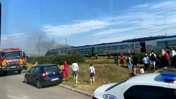 Incendiu la o locomotivă Interregio, în Paşcani. Focul a speriat pasagerii, zeci de oameni au ieşit de urgenţă din tren