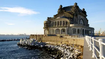 Când au început românii să meargă pe litoral. ”Sezoniştii” abia aşteptau să ajungă la ”Băile de Mare din Oraş”