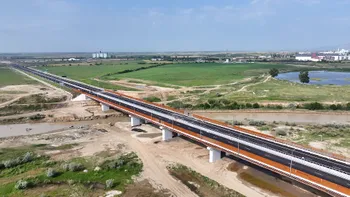 Podul peste râul Buzău a fost deschis circulaţiei. Imagini de pe Autostrada Moldovei cu cel de-al doilea cel mai lung pod rutier din România