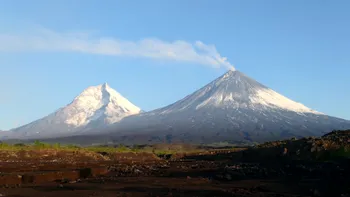 Erupție vulcanică în Kamceatka, după cutremurul devastator. Este cod roşu, zborurile au fost anulate. Alertele de tsunami au fost ridicate parțial