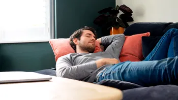 Somnul scurt care-ți luminează mintea: ce au descoperit cercetătorii despre legătura dintre somn și creativitate