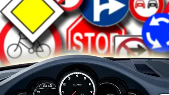 Cedează trecerea și drum cu prioritate pe aceeași stradă din România, care ”câștigă”. Cum faci să nu iei amendă în intersecția imposibilă
